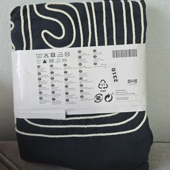NWT Ikea BRUNBRÄKEN Cushion cover, black/white, 20x20 " - Picture 6 of 7